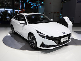 现代 伊兰特 白色