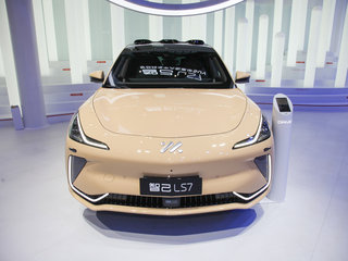 智己 LS7 黄色