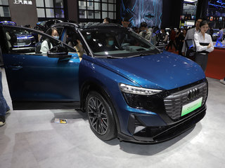 奥迪Q5e-tron 蓝色
