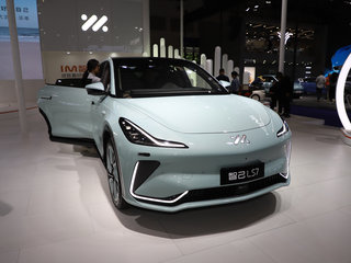智己 LS7 蓝色