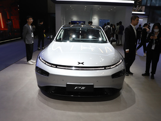 小鹏 P7i 银色