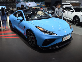 哪吒 GT 运动版 蓝色