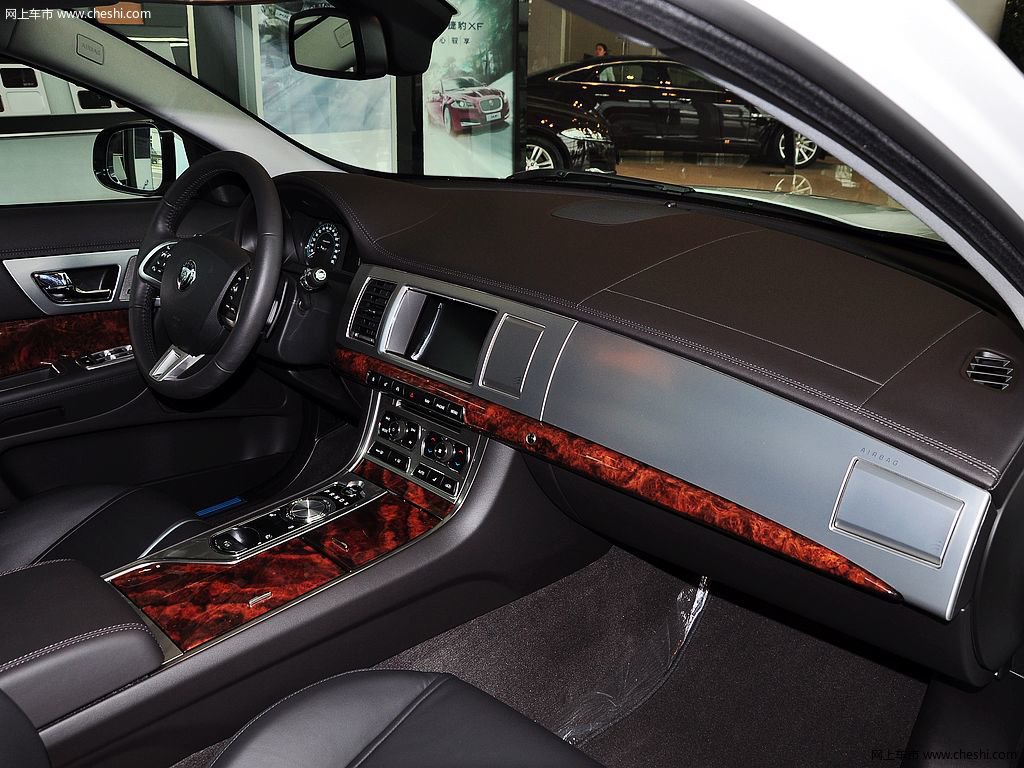 捷豹xf 2015款 2.0t 自动 sportbrake豪华版图片