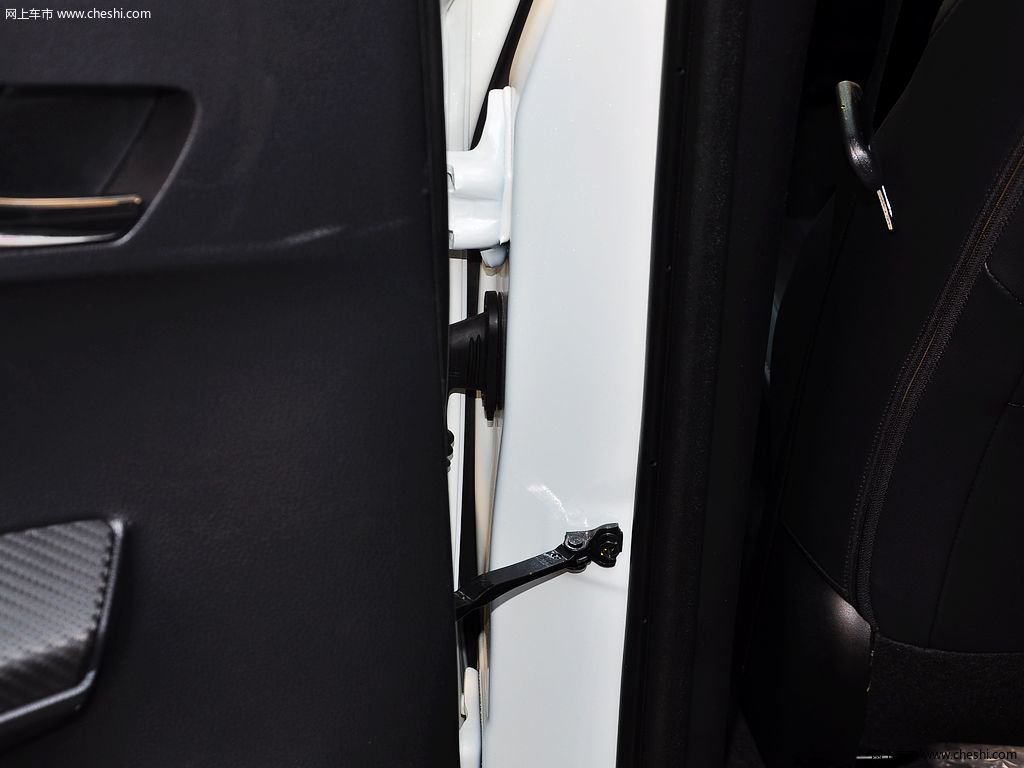 RAV4荣放 15款 丰田 RAV4 2.5L 自动四驱尊享型 5座图片