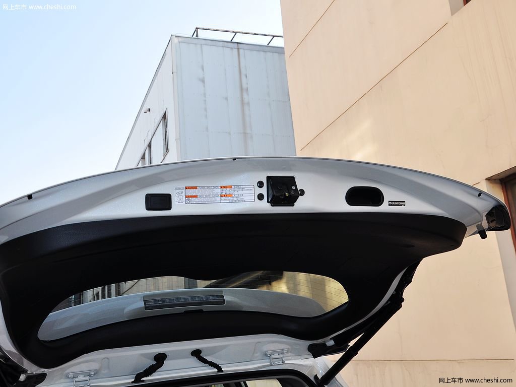 RAV4荣放 15款 丰田 RAV4 2.5L 自动四驱尊享型 5座图片