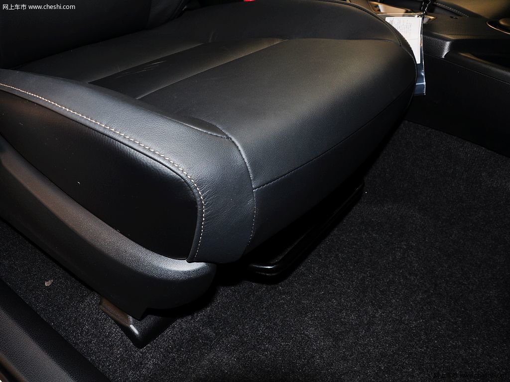 RAV4荣放 15款 丰田 RAV4 2.5L 自动四驱尊享型 5座图片