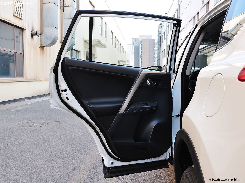 RAV4荣放 15款 丰田 RAV4 2.5L 自动四驱尊享型 5座图片