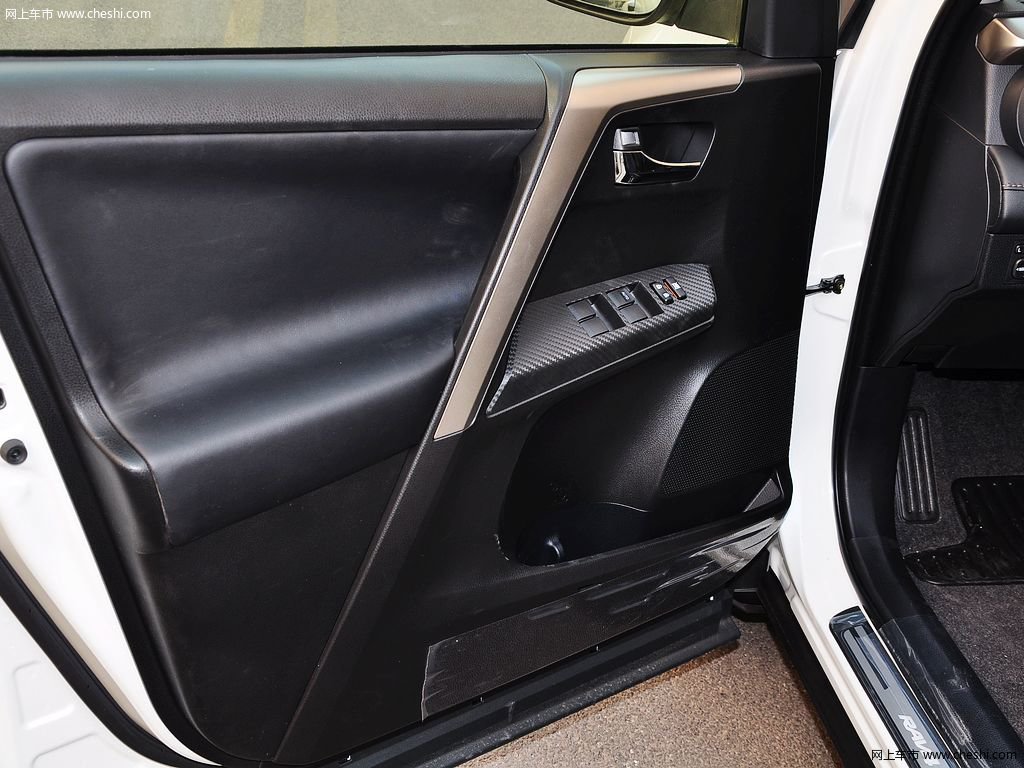 RAV4荣放 15款 丰田 RAV4 2.5L 自动四驱尊享型 5座图片