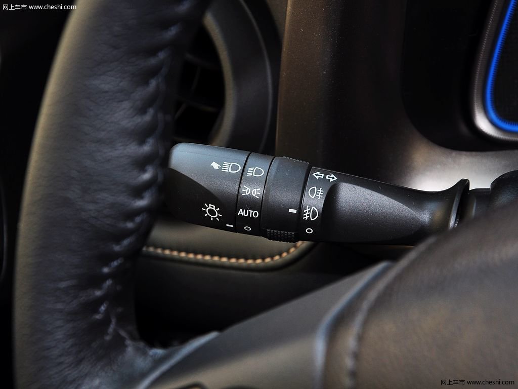 RAV4荣放 15款 丰田 RAV4 2.5L 自动四驱尊享型 5座图片
