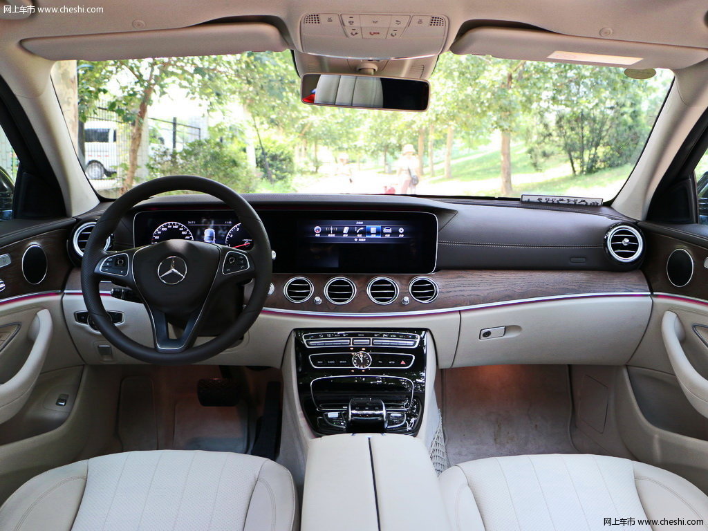 奔驰E级 2016款 E300 L 豪华型内饰中控高清图