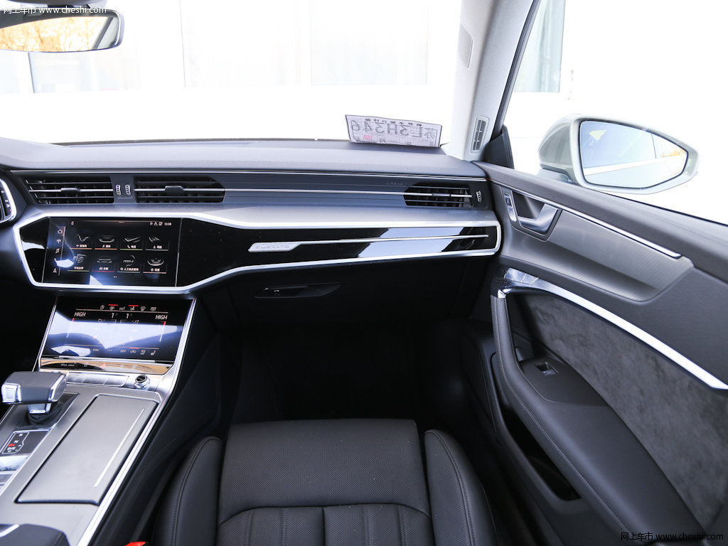 黑色奥迪a7 2019款 55 tfsi quattro竞技版内饰中控图片(15/70)_网上