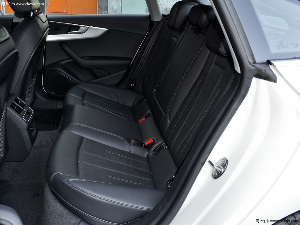 奥迪a5 2019款 sportback 45 tfsi时尚型座椅空间图片