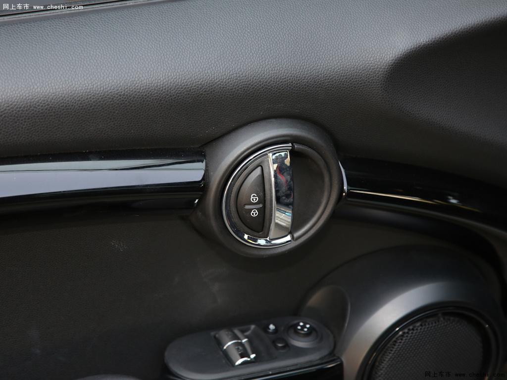 黑色mini 2020款 2.0t cooper s赛车手内饰中控图片