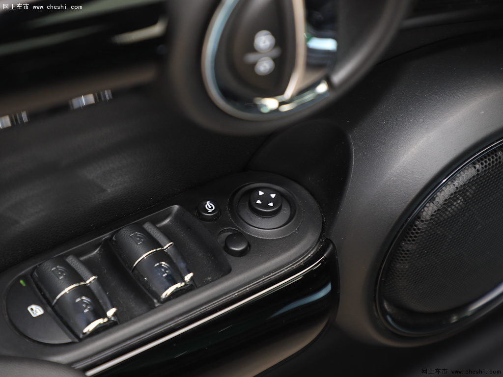 黑色mini 2021款 1.5t cooper 艺术家五门版内饰中控