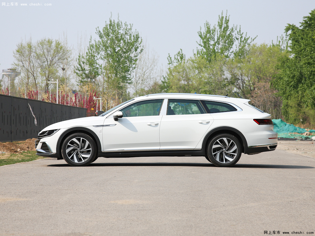 汽车图片 大众 大众cc 2021款 猎装车 330tsi 猎目版  极地白 外观