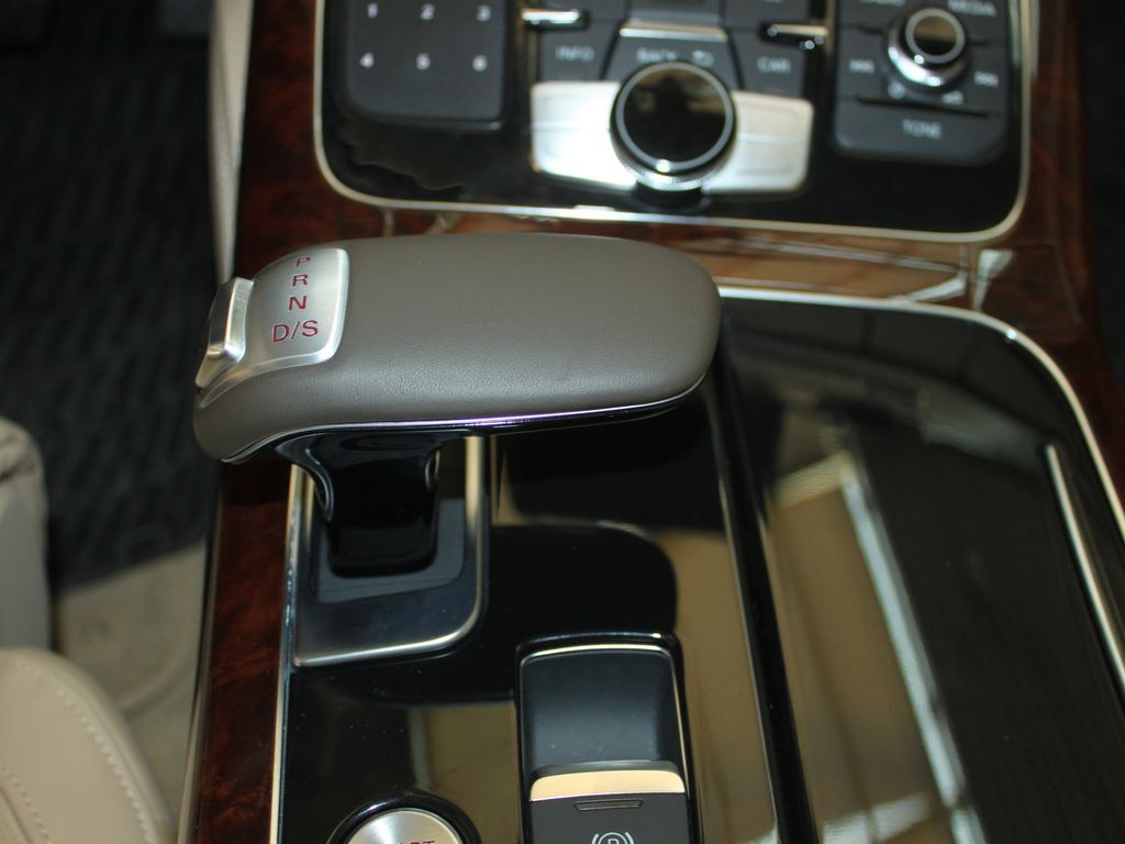 奥迪A8 2011款 3.0TFSI High quattro 豪华型图片