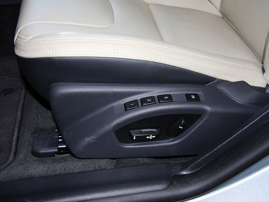 沃尔沃V60 2013款 V60 2.0T AT 智尊版图片