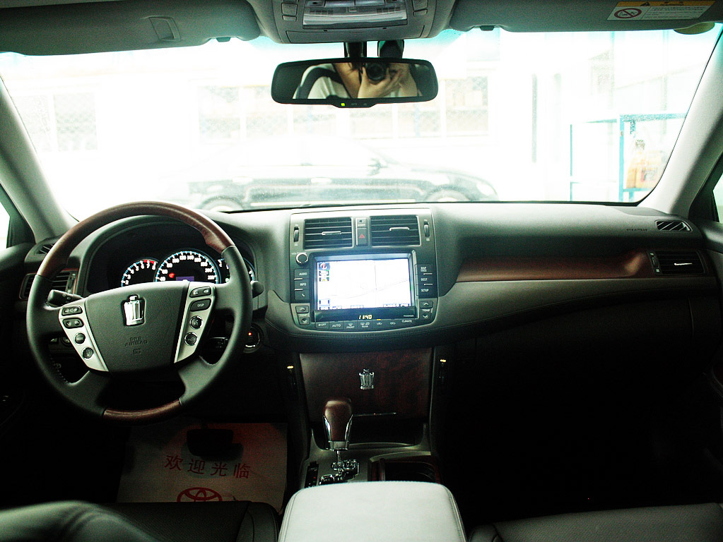 皇冠 2012款 皇冠 V6 3.0 AT Royal Saloon图片