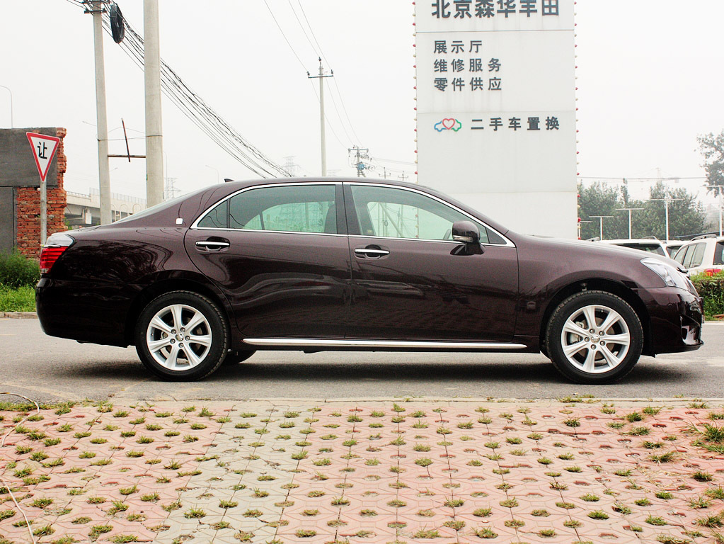 皇冠 2012款 皇冠 V6 3.0 AT Royal Saloon图片