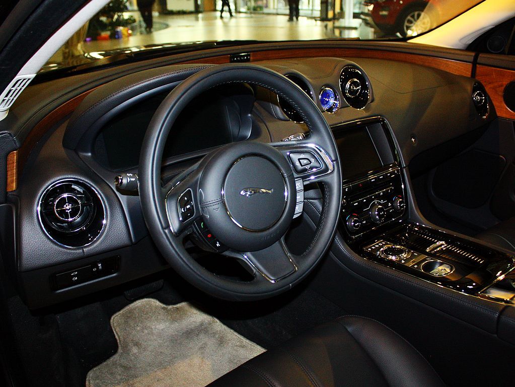 捷豹XJ XJL 2.0T AT 2013款图片