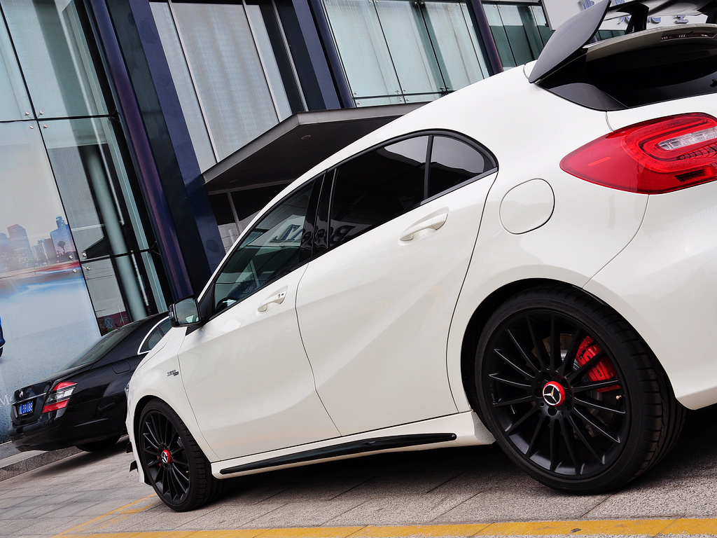 奔驰A级AMG(进口) 2014款 A45 AMG 运动定制版图片