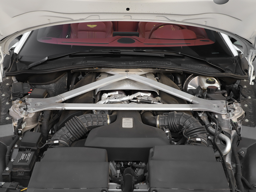 阿斯顿·马丁V8 Vantage 图片