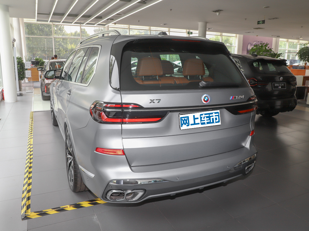 宝马X7 图片