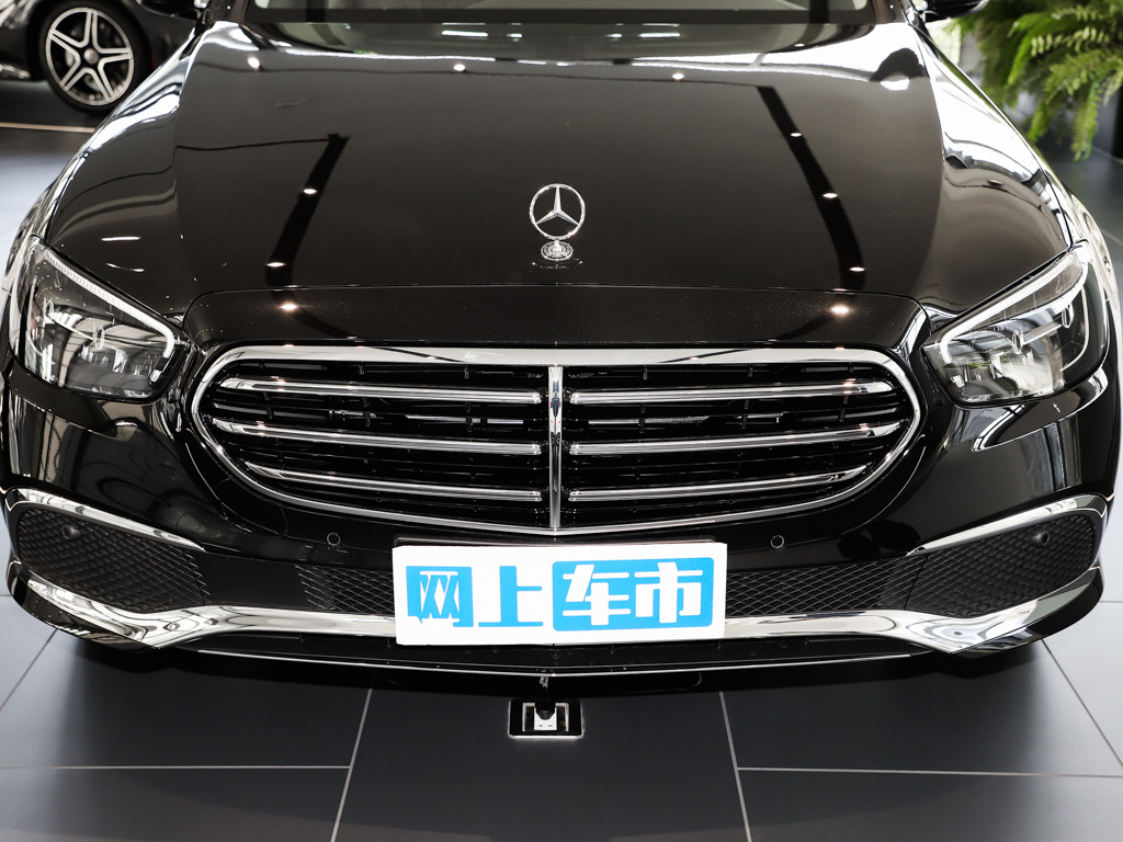奔驰E级 图片