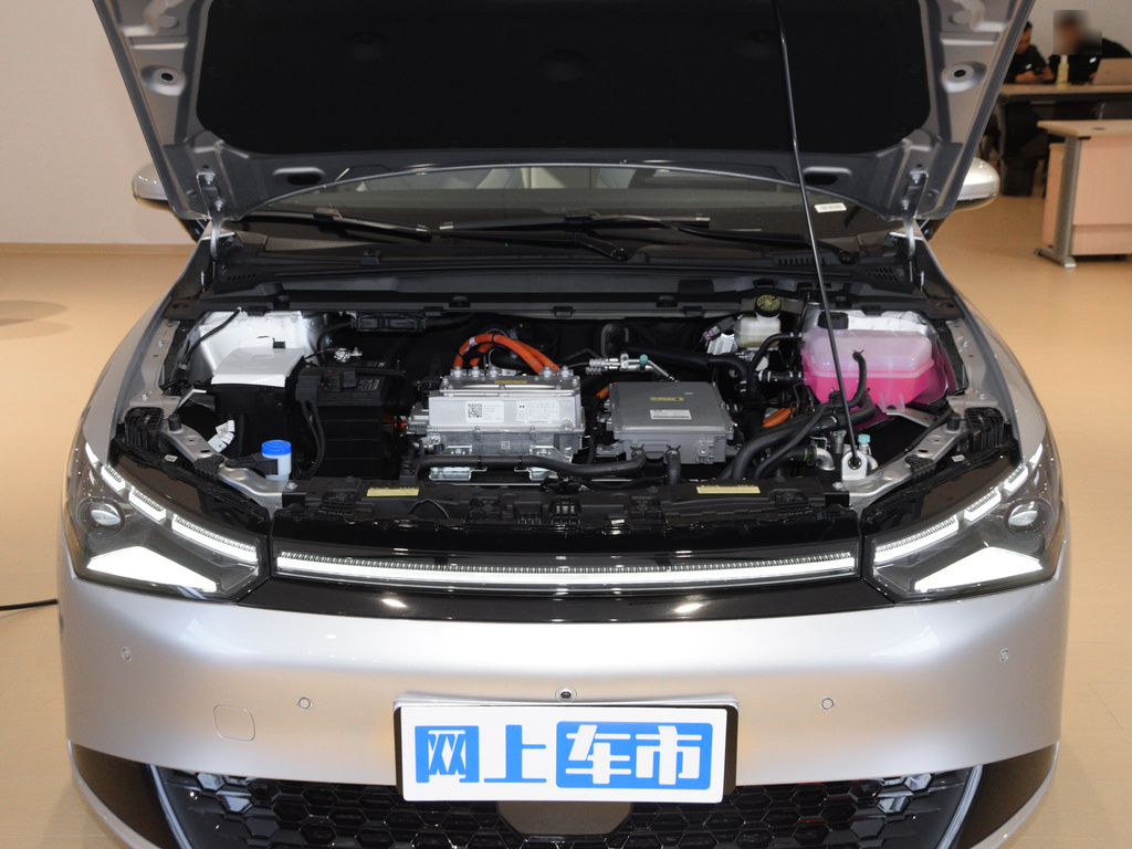 小鹏汽车P5 图片