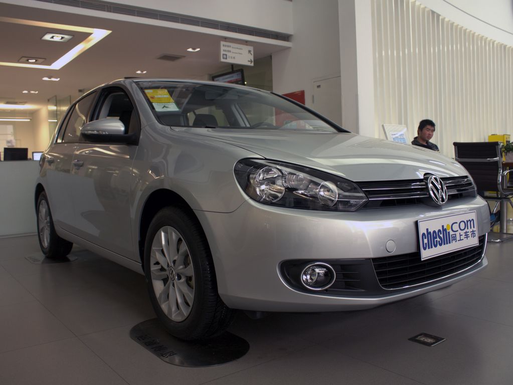 高尔夫GTI 2.0TSI DSG2010款
