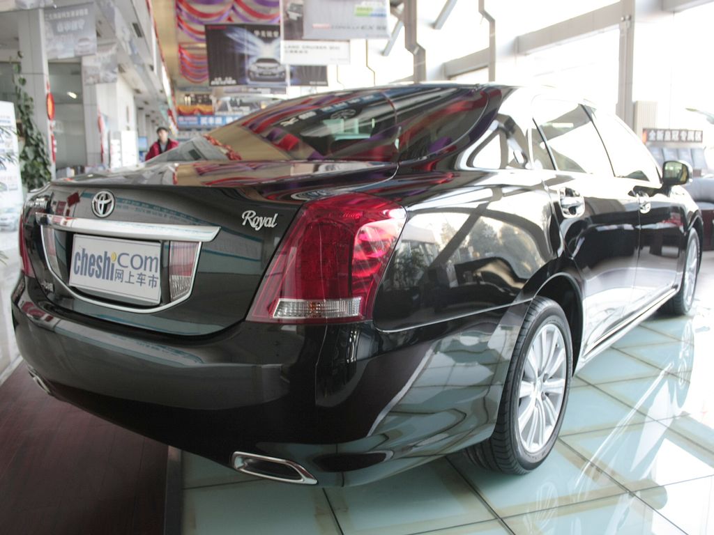 皇冠 V6 3.0 ATRoyal Saloon VIP2010款