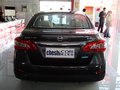 东风日产  1.6 XE CVT 车辆正后方尾部视角