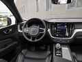 沃尔沃XC60新能源 T8 插电混动长续航四驱智远运动版2023款