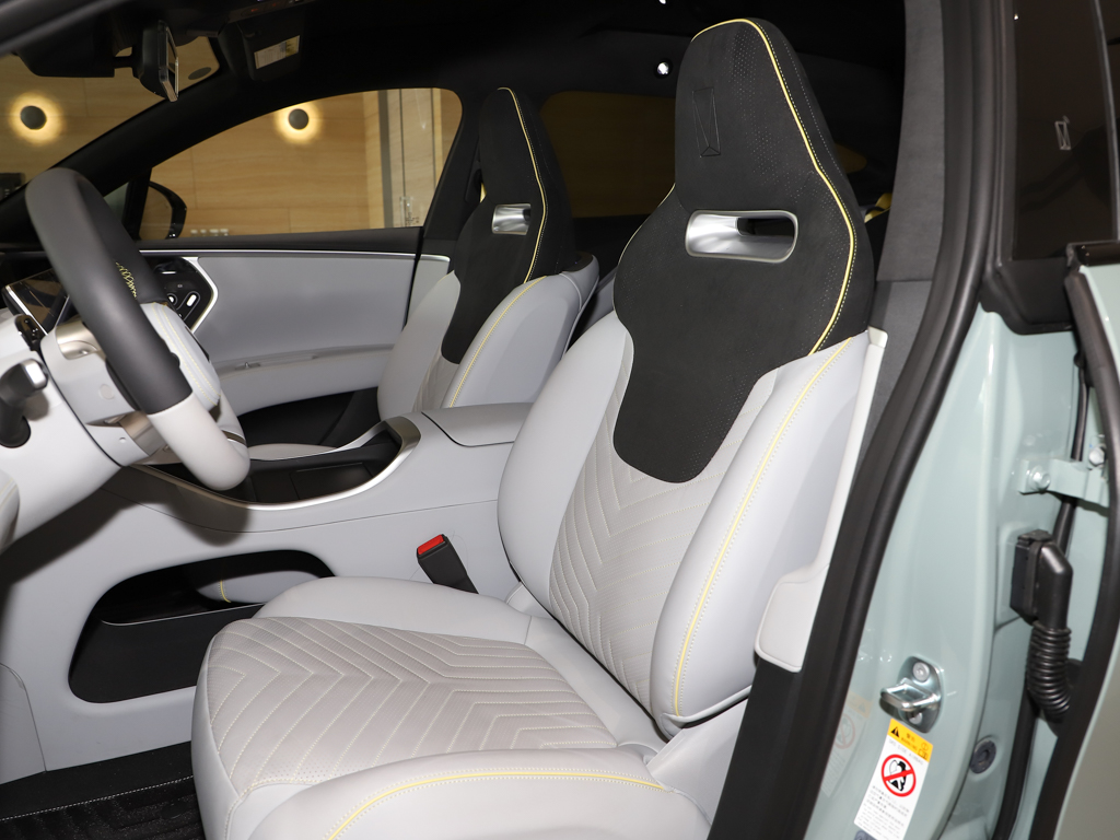 阿维塔11 鸿蒙 116度四驱版2023款