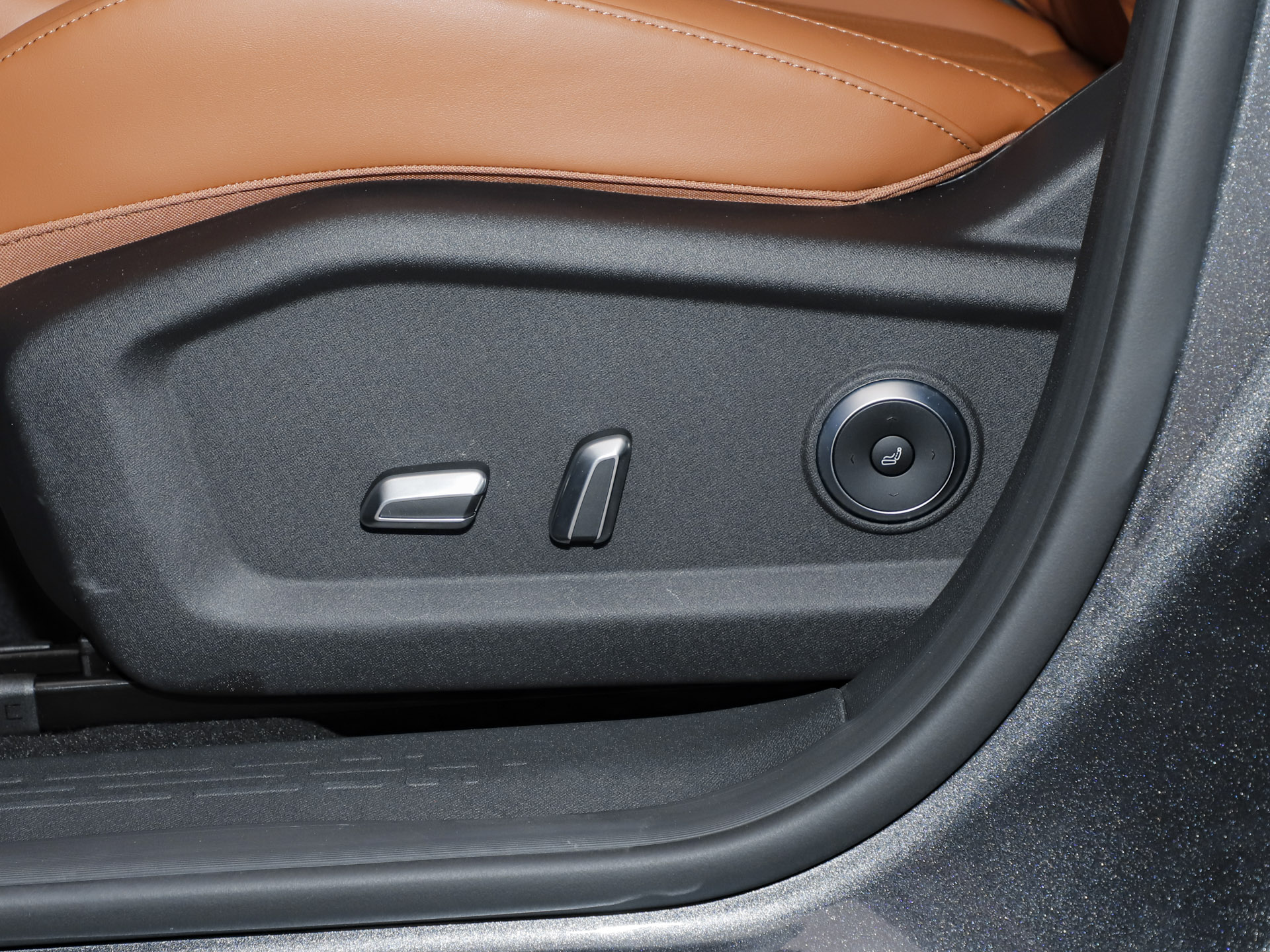 瑞虎8 虎款 鯤鵬310TGDI自動尊貴型2026款