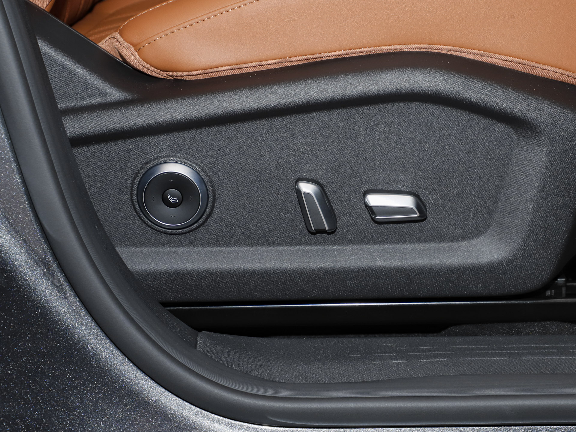 瑞虎8 虎款 鯤鵬310TGDI自動尊貴型2026款