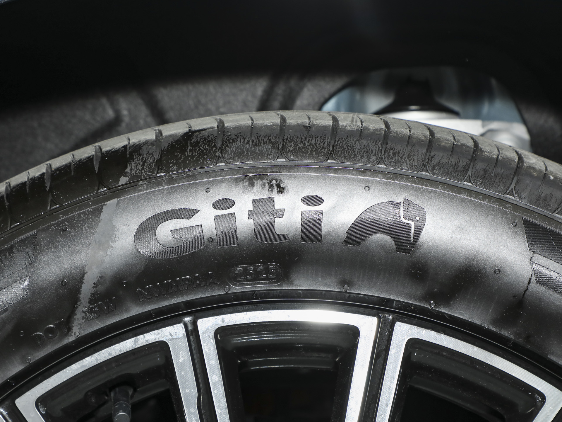 银河M9 230km两驱探索版2025款