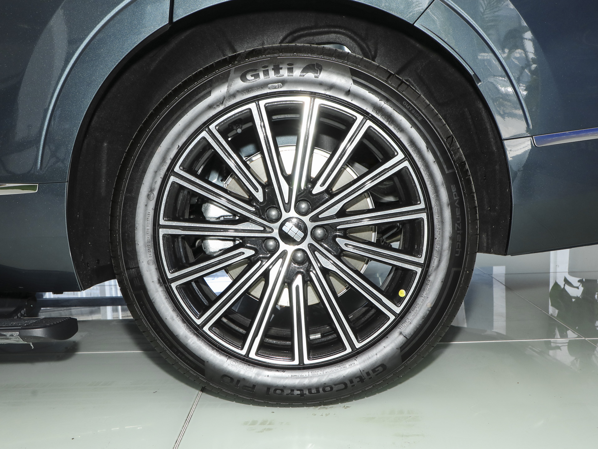 银河M9 230km两驱探索版2025款