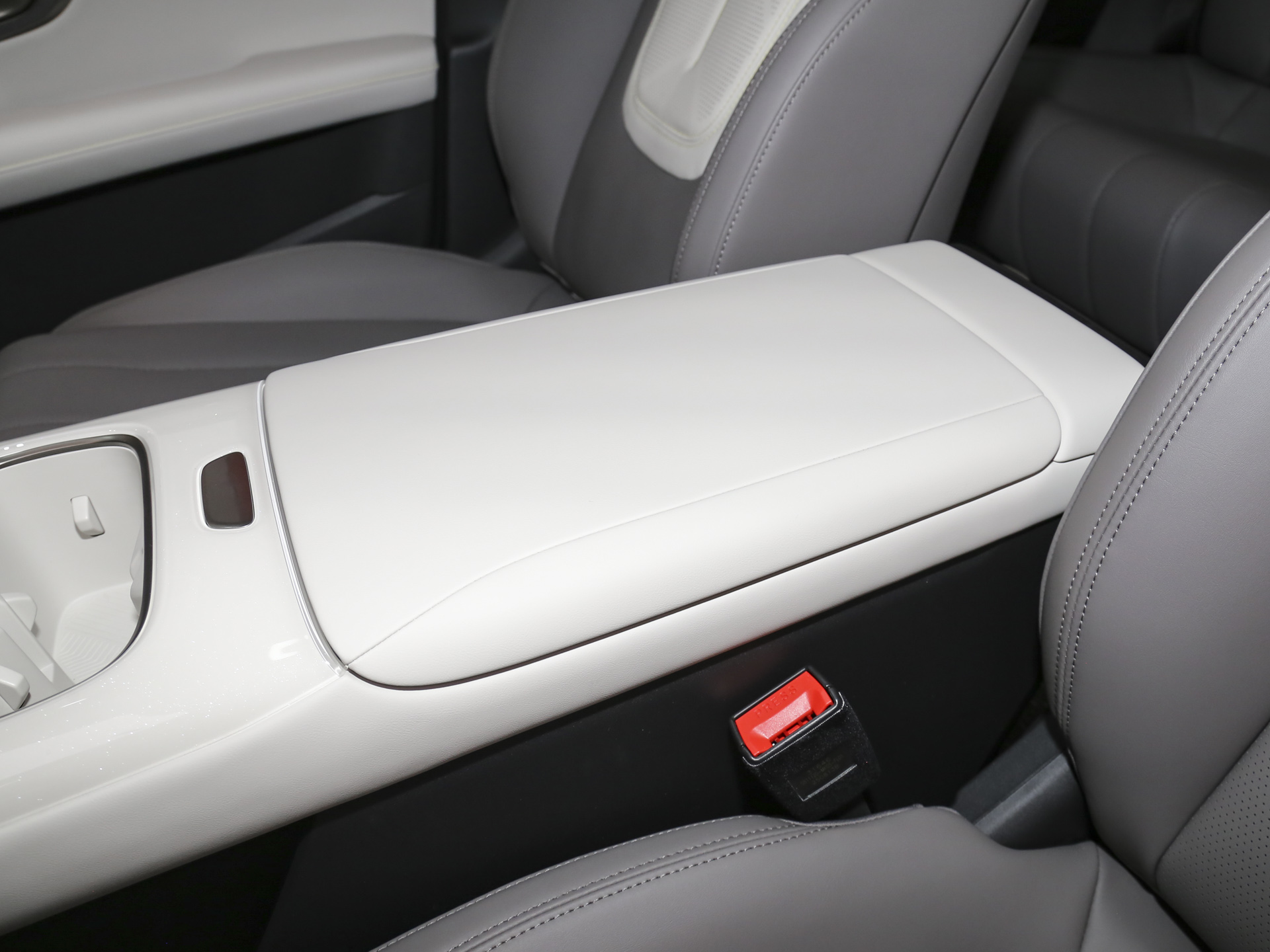 深藍(lán)L06 圖片