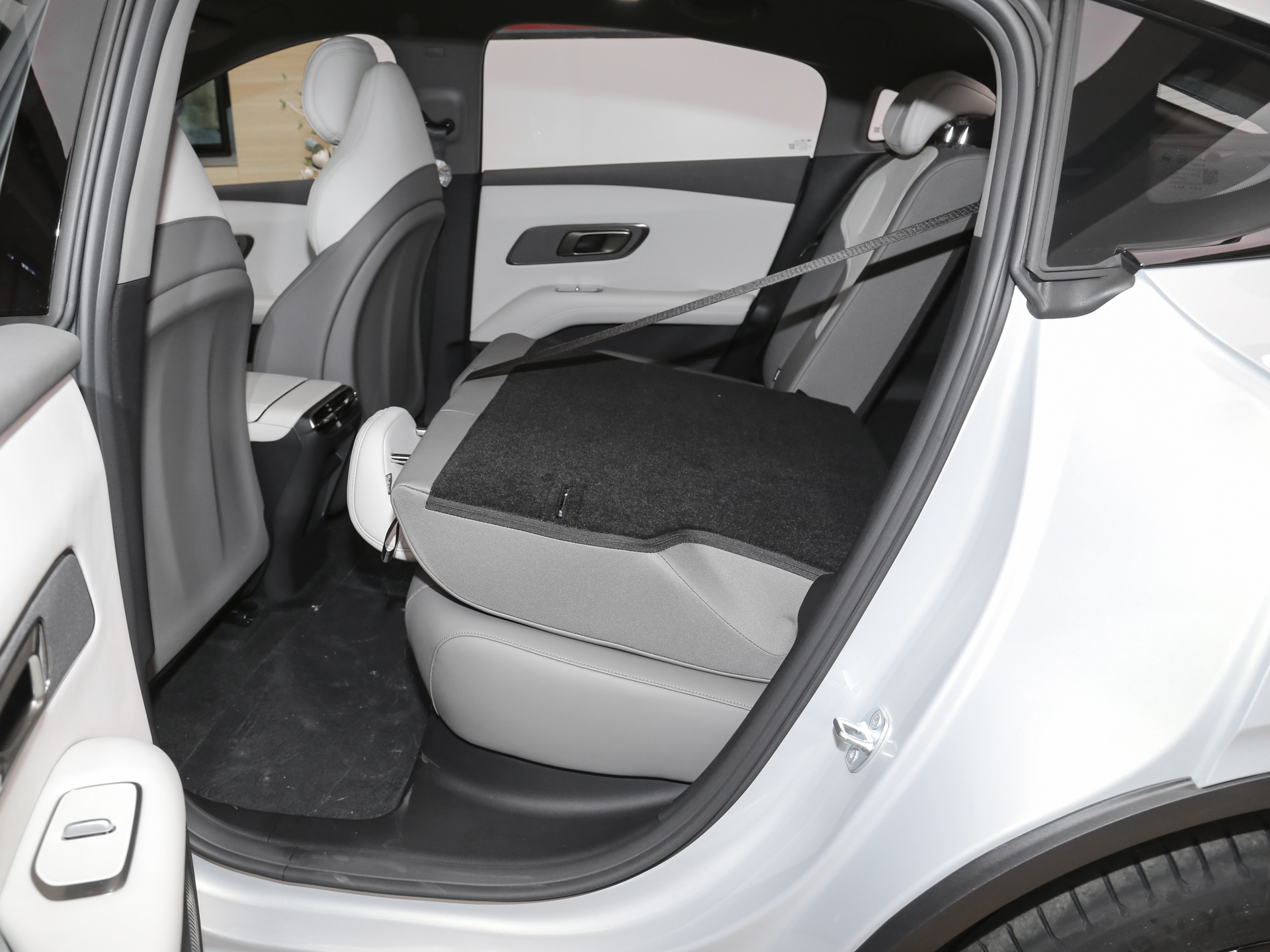 深藍L06 670Ultra激光版2026款