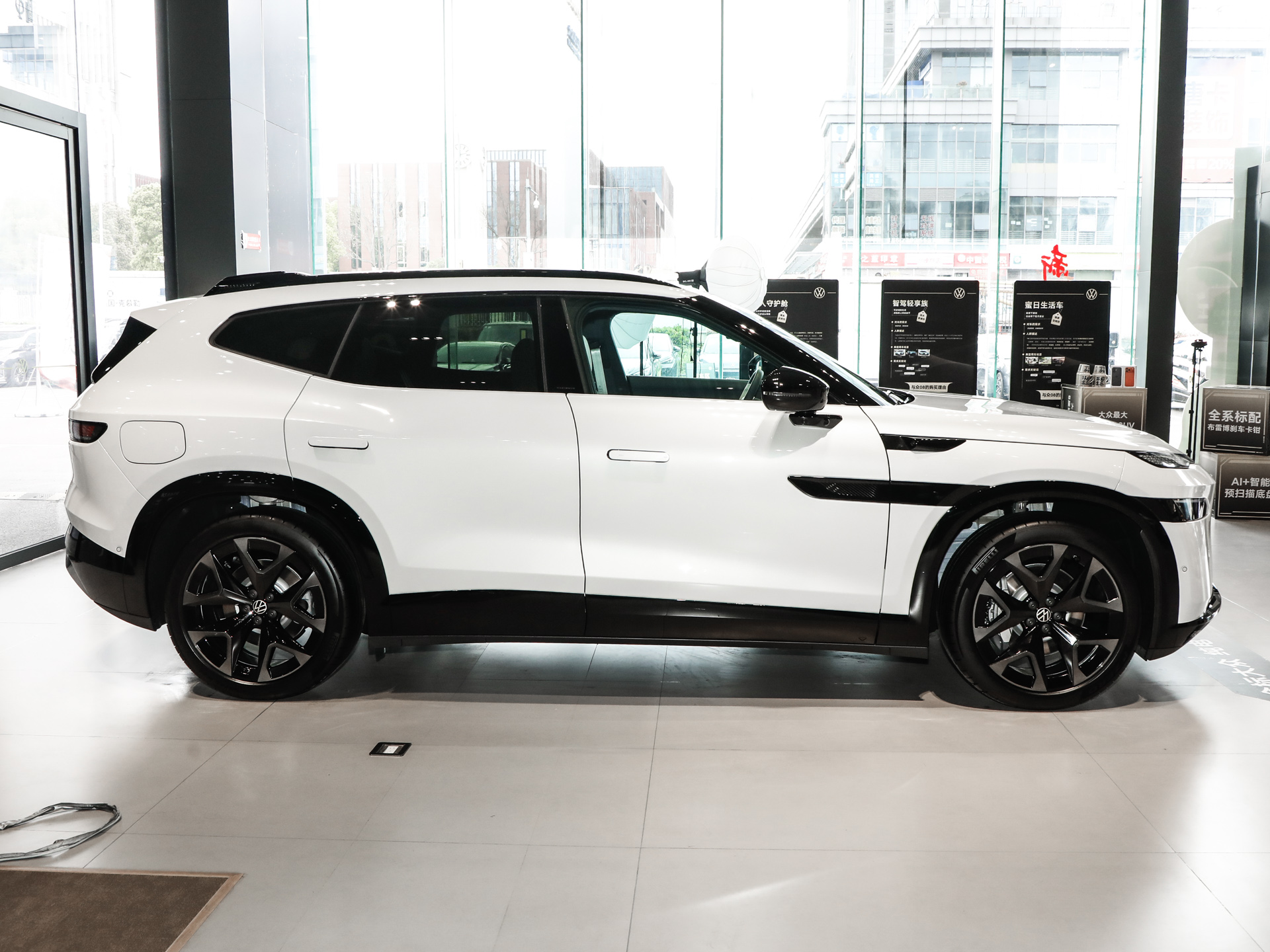 與眾08 長續(xù)航后驅(qū)Ultra2026款