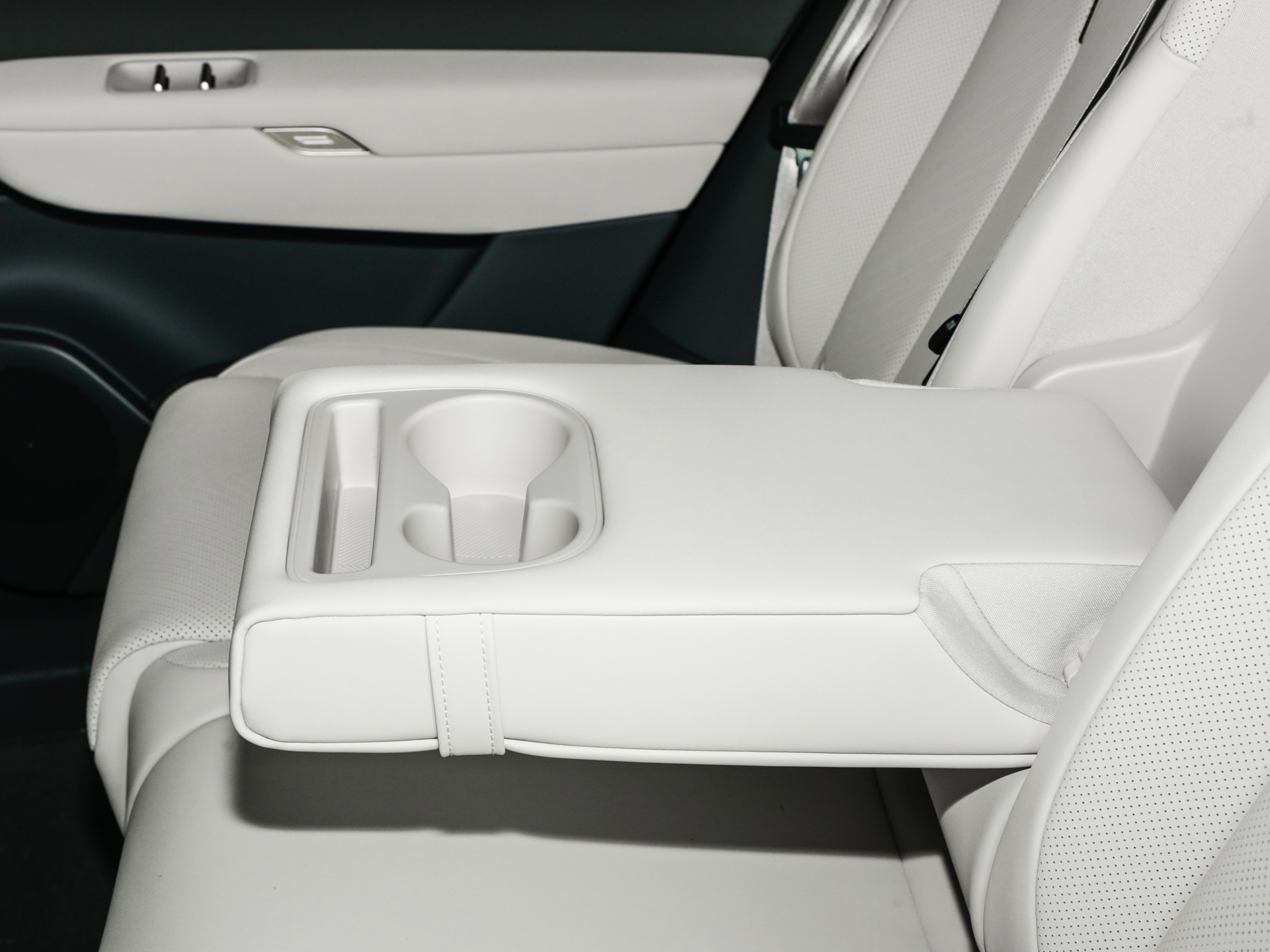 與眾08 長續(xù)航后驅(qū)Ultra2026款