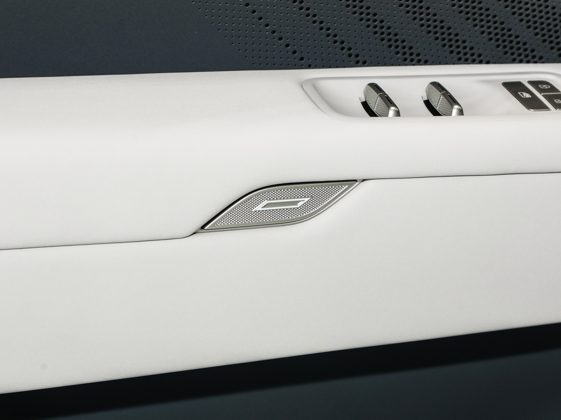 與眾08 長續(xù)航后驅(qū)Ultra2026款