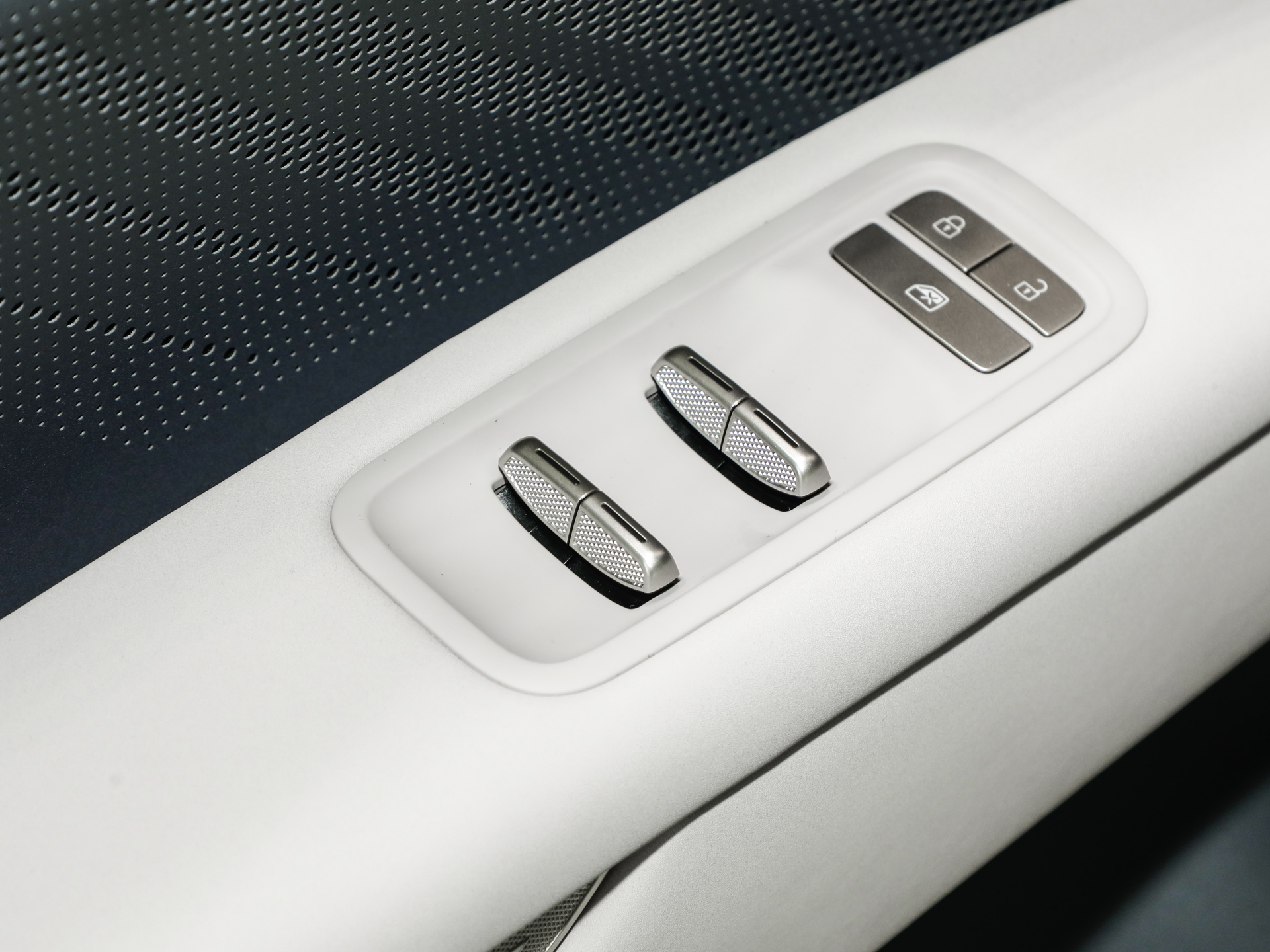 與眾08 長續(xù)航后驅(qū)Ultra2026款