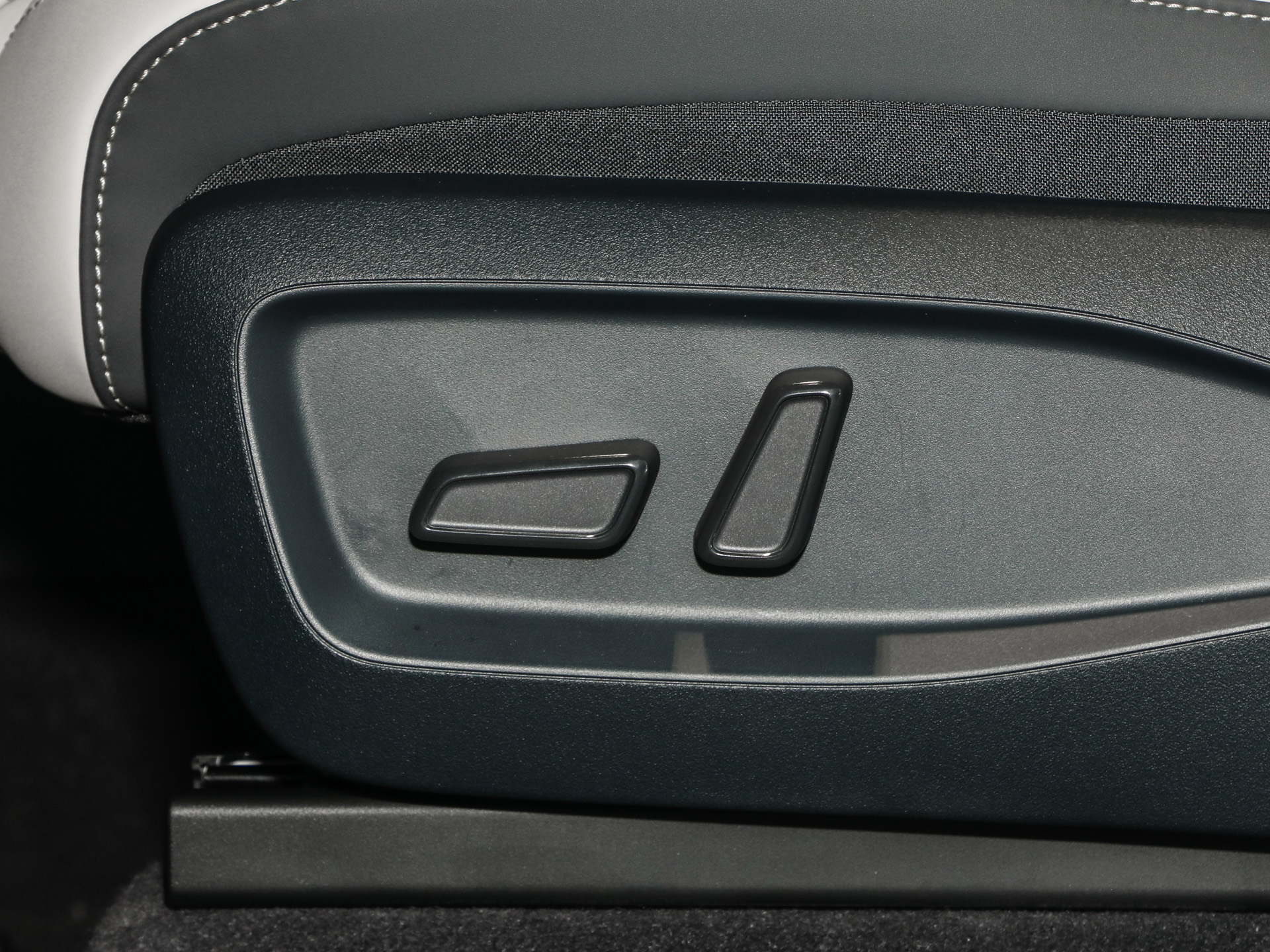 與眾08 長續(xù)航后驅(qū)Ultra2026款