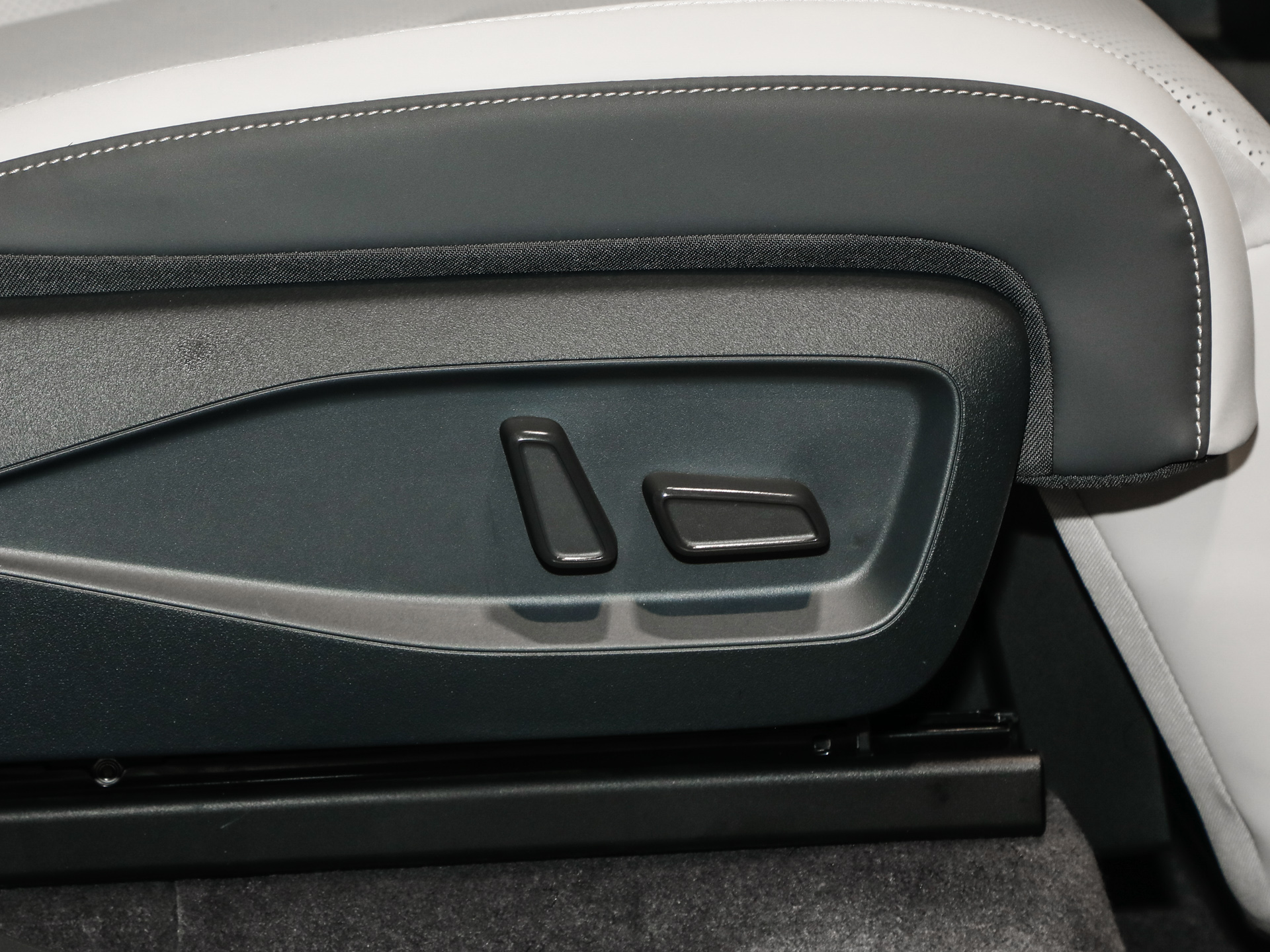 與眾08 長續(xù)航后驅(qū)Ultra2026款