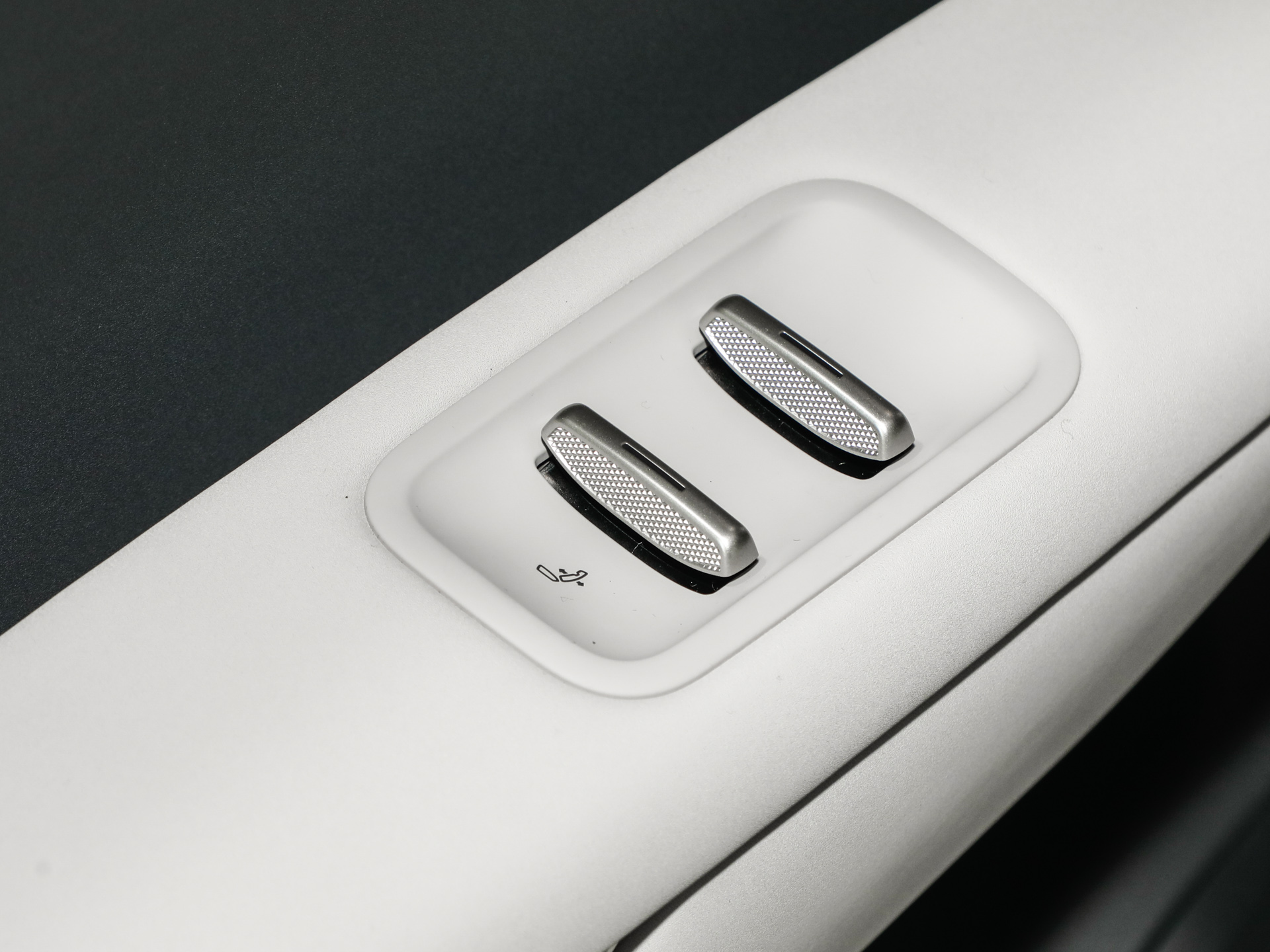 與眾08 長續(xù)航后驅(qū)Ultra2026款