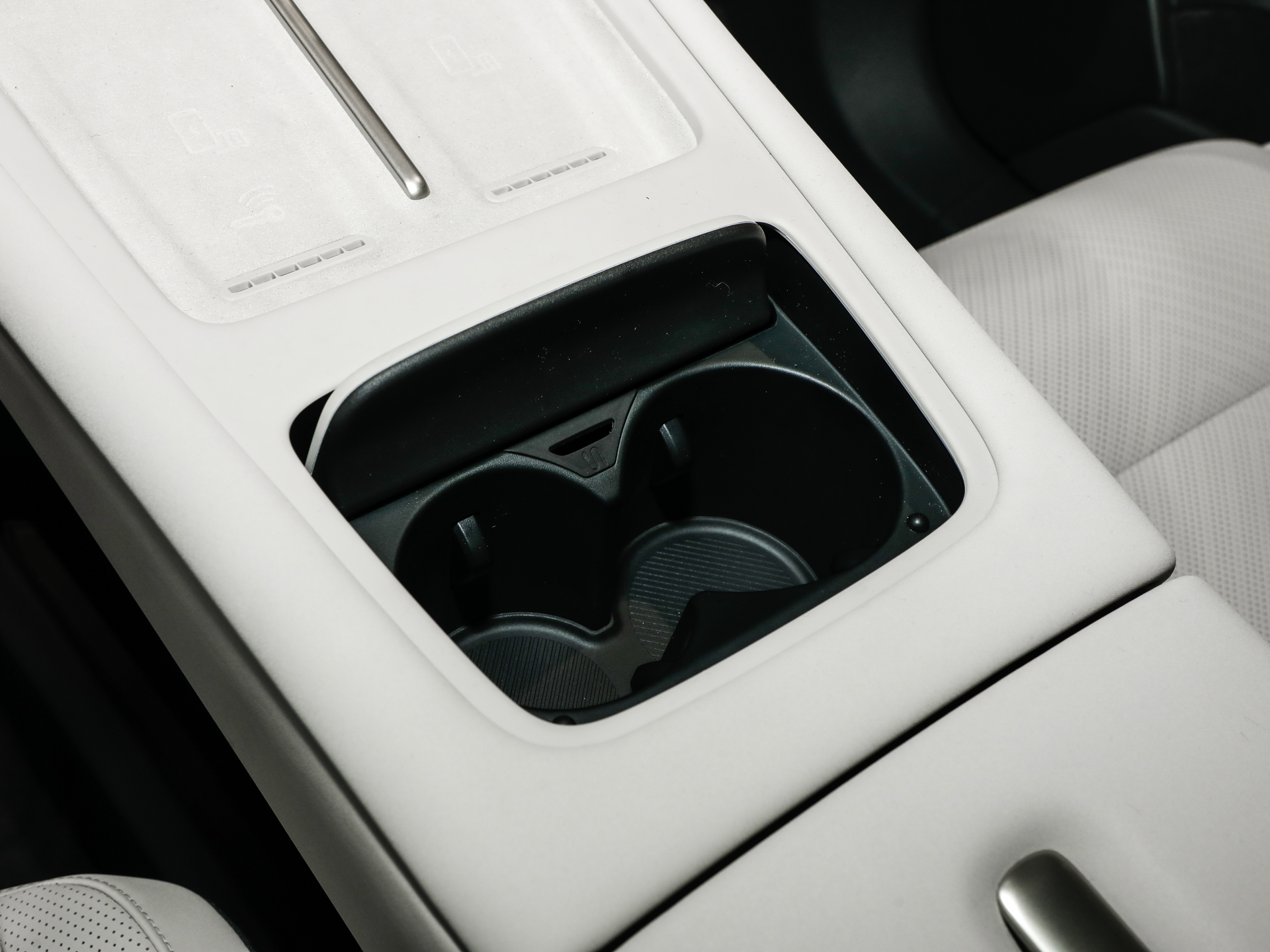 與眾08 長續(xù)航后驅(qū)Ultra2026款