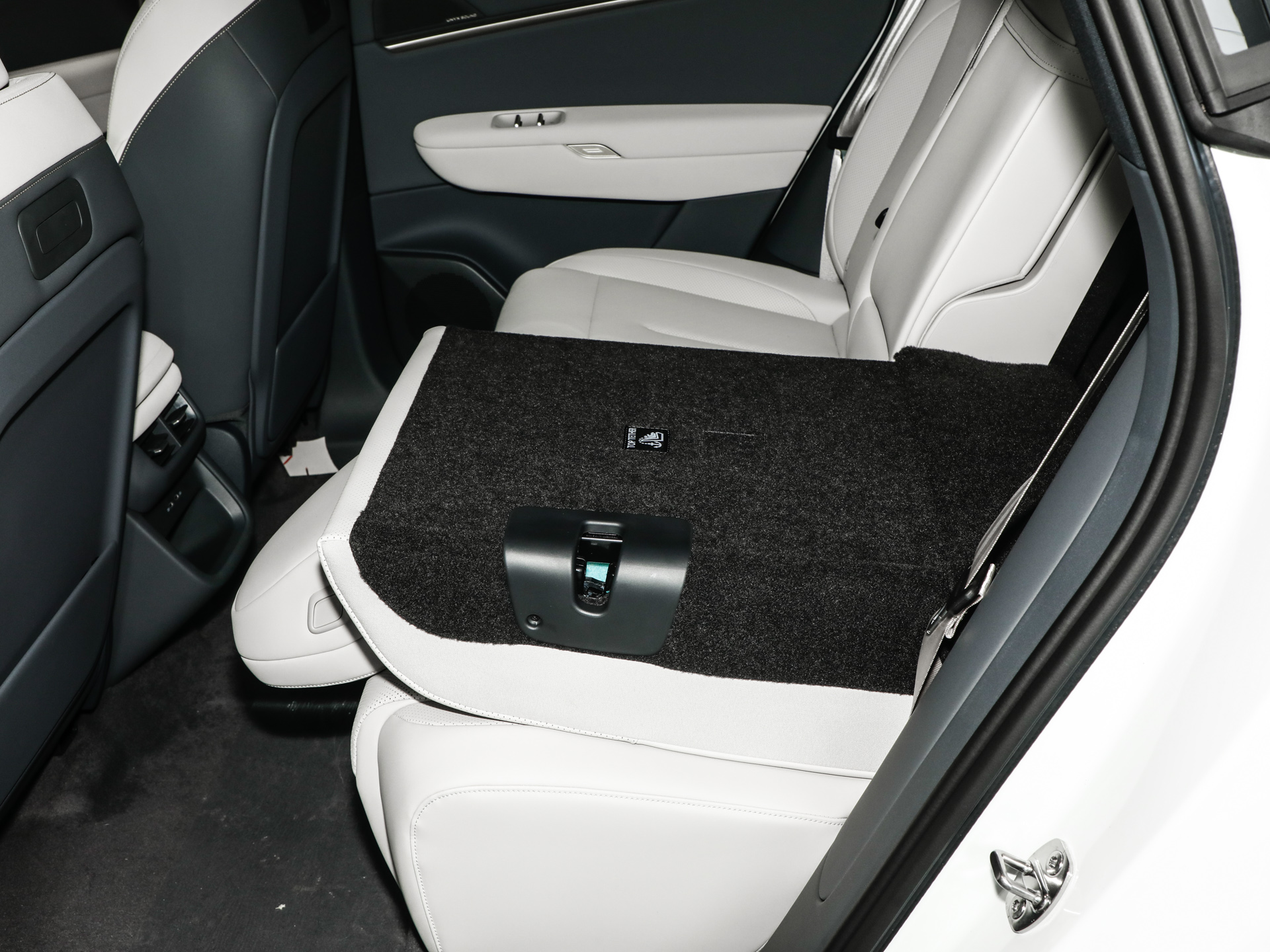 與眾08 長續(xù)航后驅(qū)Ultra2026款