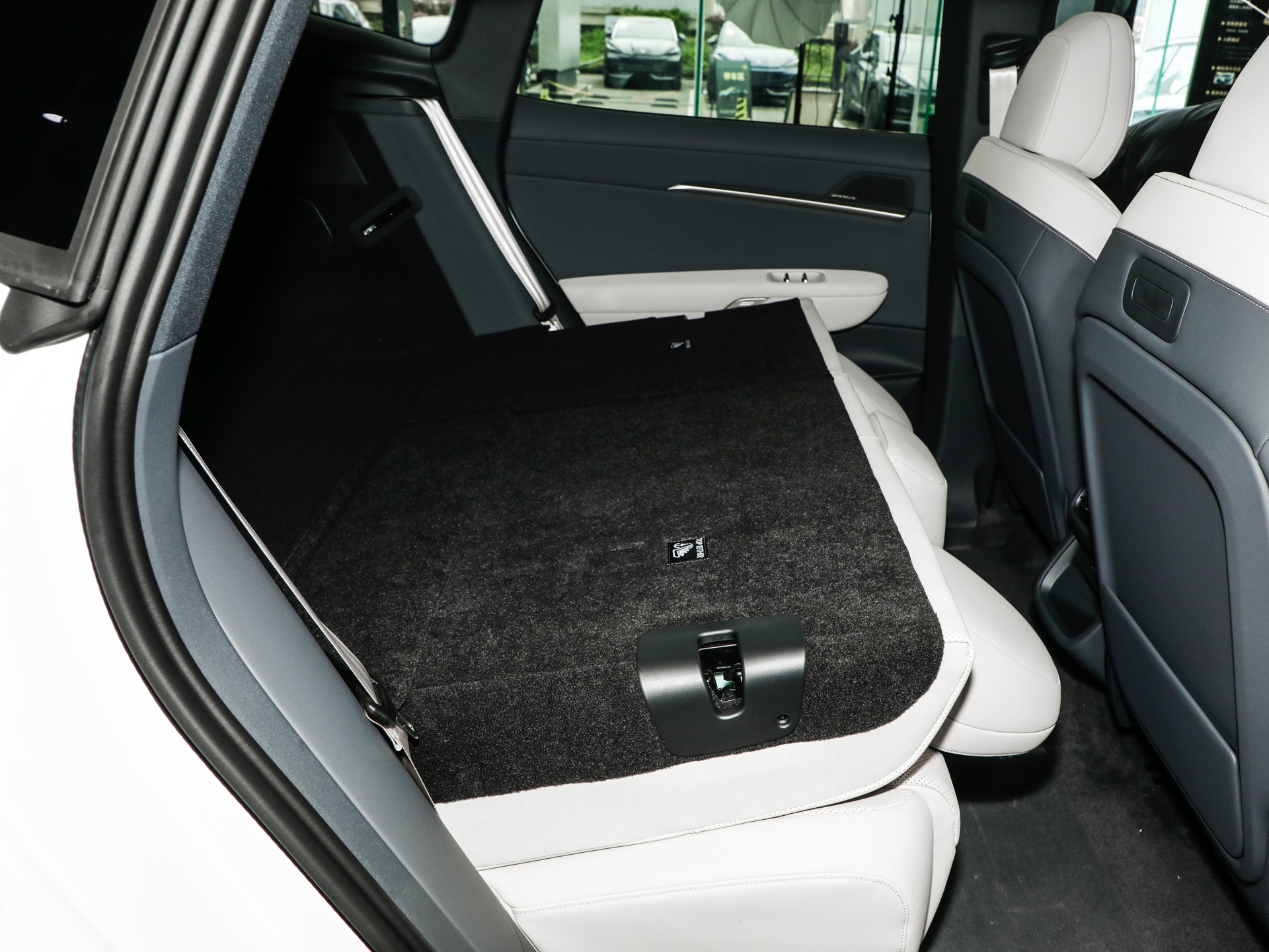 與眾08 長續(xù)航后驅(qū)Ultra2026款